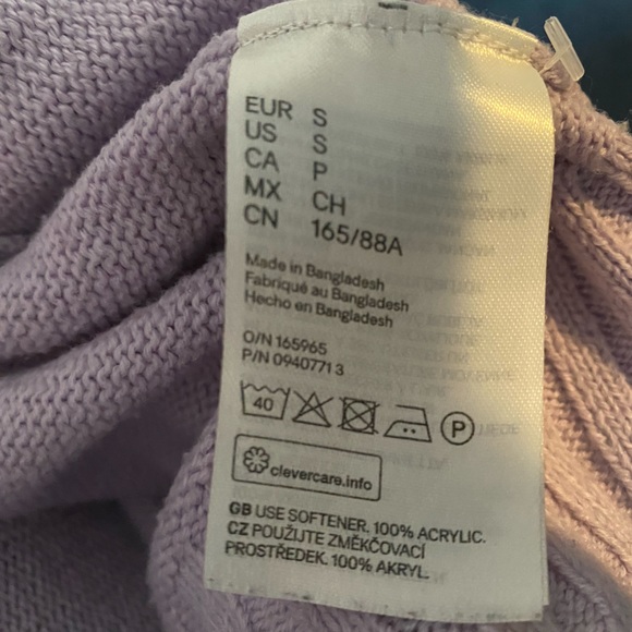 H&M (DIVIDED) LILAC CROPPED BUTTON SWEATER - Picture 3 of 7